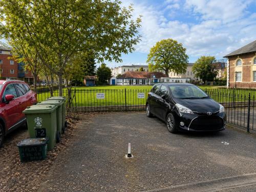 F3 Walkable to Racecourse! Sleeps 4 - image 2