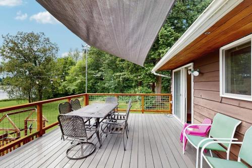 Deer Lake Escape in Clinton (WA)