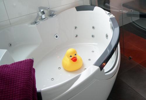 Bathroom, Hotel Jungstil in Burgerpark