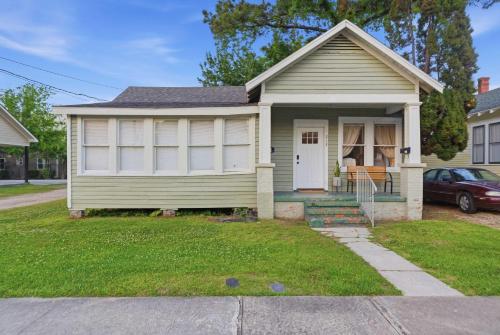 Cozy 1BR Cottage w Kitchen & Laundry