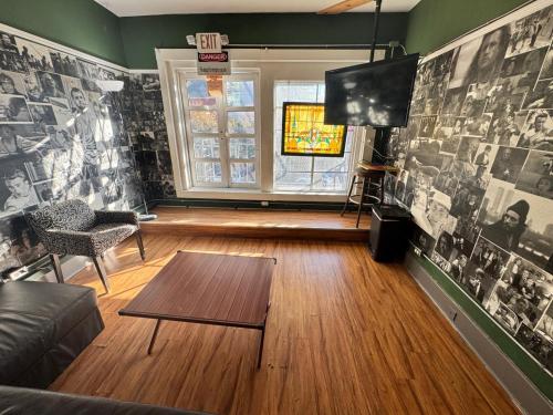 sala de TV, Lucky D's Hostel in San Diego (CA)