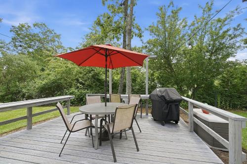 Modern Hampton Bays Cottage near BEACHES & TOWN cottage - image 7