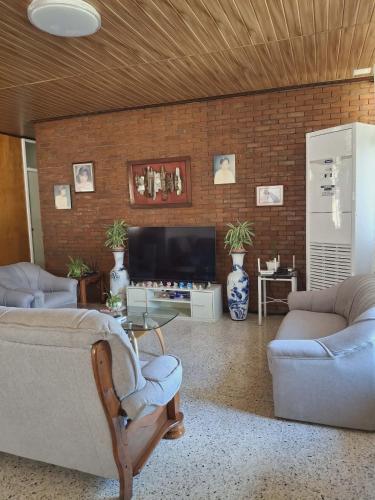 Spacious House with wide Parking Area and Lawn at Damosa Lanang, Davao (foto 8)