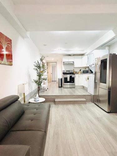 Luxury New 1BR Apartment Free Underground Parking