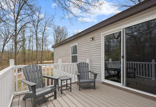Fields & Trails - Expansive Sports Fields, Trails & Hot Tubs Retreat in Lacota