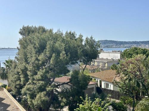Appartement T1 avec climatisation, vue Ã©tang - FR-1-553-342