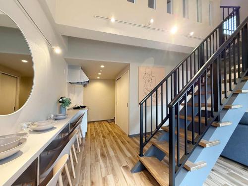 Clio Matoba by b hotel - 10-min Walk to Station Spacious Stay for 8 Guests, Hiroshima