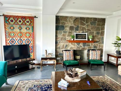 Haven Pine Grove Khaira Gali - 3BR Home with Patio & Lawn - image 11