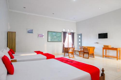 RedDoorz near Hartono Mall