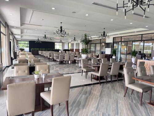 餐廳, Hotel Sân Golf West Lakes - Khách sạn Hậu Nghĩa (Hotel San Golf West Lakes - Khach san Hau Nghia) in 古芝