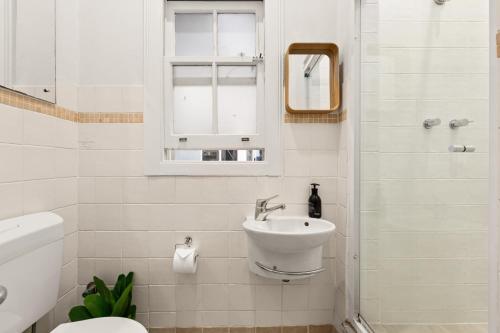 Prime Manly Location - Beach & Wharf Nearby - image 10