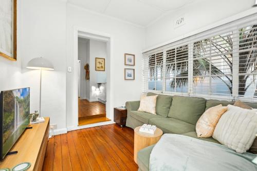 Prime Manly Location - Beach & Wharf Nearby - image 4