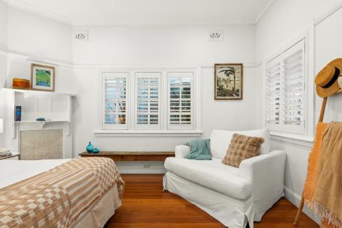 Prime Manly Location - Beach & Wharf Nearby - image 9