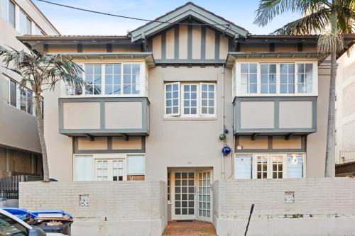 Prime Manly Location - Beach & Wharf Nearby - image 8