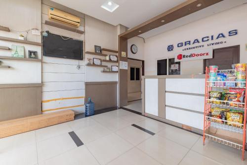Lobby, RedDoorz @ Jalan Krakatau Medan in Medan Perjuangan