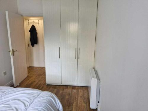 Spacious Bright Modern Apt With Garden - image 10