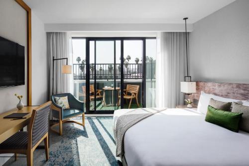 Dream Hollywood Room Type - King Room Bronze with Balcony Dream Hollywood Room Type - King Room Bronze with Balcony