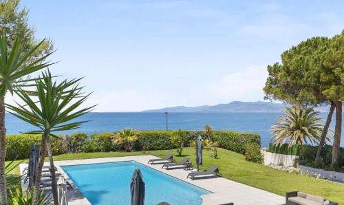 Villa with stunning sea views on prestigious area