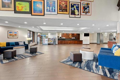 Lobby, Comfort Suites Bethlehem Near Lehigh University and LVI Airport in Bethlehem (PA)
