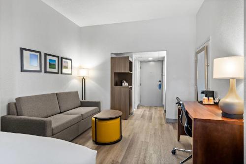 Comfort Suites Bethlehem Near Lehigh University and LVI Airport - image 25