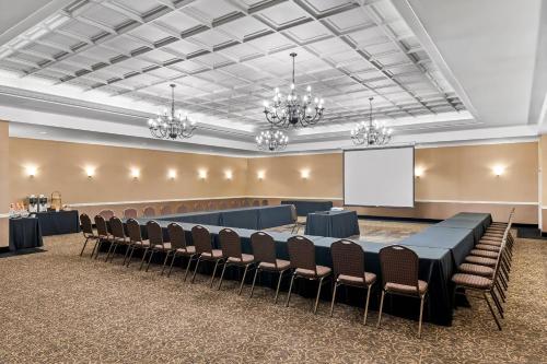 Comfort Suites Bethlehem Near Lehigh University and LVI Airport - image 40