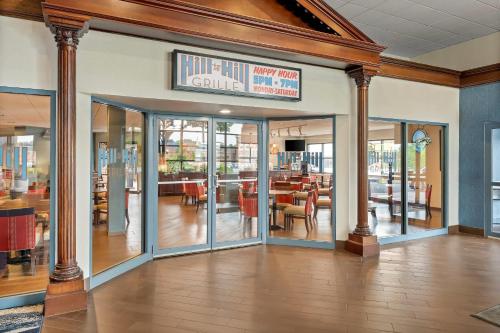Comfort Suites Bethlehem Near Lehigh University and LVI Airport - image 41