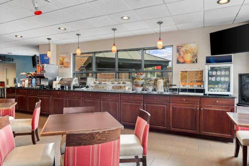 Comfort Suites Bethlehem Near Lehigh University and LVI Airport - image 42