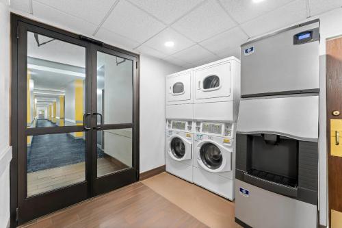 Comfort Suites Bethlehem Near Lehigh University and LVI Airport - image 20