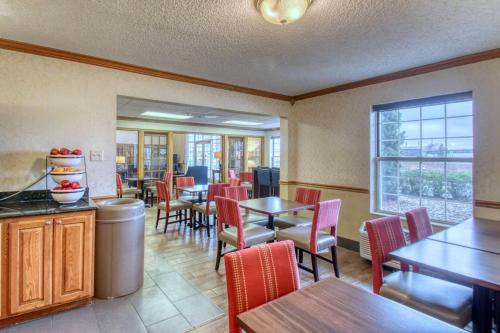 Comfort Inn Fond Du Lac - image 2