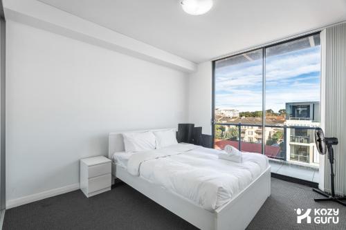 KozyGuru | Rosebery | Stylish Apt with Parking - image 8