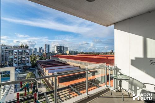 KozyGuru | Rosebery | Stylish Apt with Parking - image 10