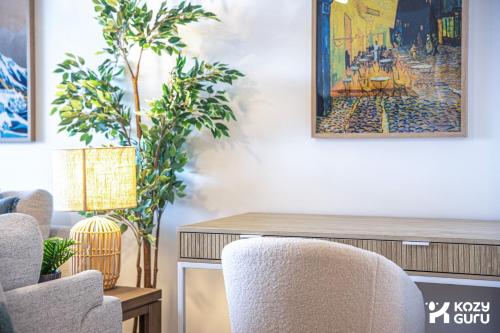 KozyGuru | Rockdale | Cozy Apt near Train Station - image 7