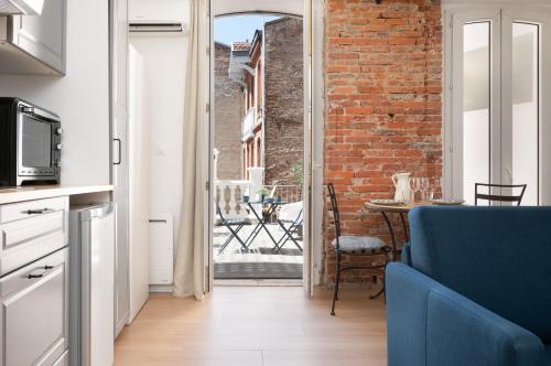 Appartment Climatisé - with AC & small cosy room - Private rare Terrace - Centre Toulouse, Toulouse (photo 2)