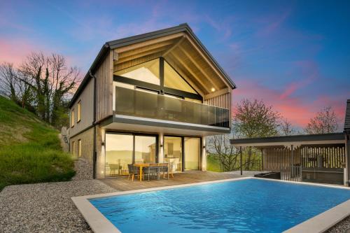 Luxus Chalet Max mit Poolnutzung in Glanz An Der Weinstrasse