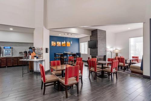 אוכל ומשקאות, Comfort Suites Hattiesburg near University in חטייסבורג(אם סי)