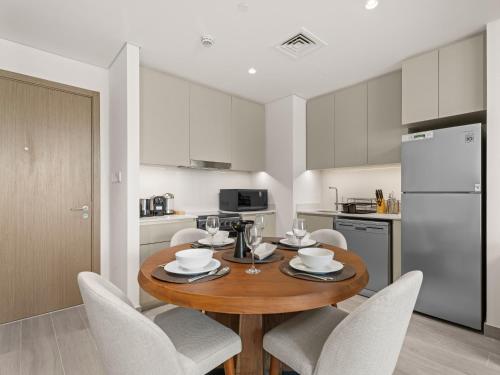 Chic Luxury 1BR w Sofabed - Sleeps 4- in Lotus 3 - image 7