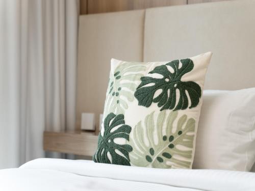 Chic Luxury 1BR w Sofabed - Sleeps 4- in Lotus 3 - image 6