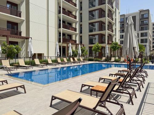 Chic Luxury 1BR w Sofabed - Sleeps 4- in Lotus 3 - image 4