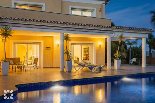 Villa Esplendida by Abahana Villas - image 3