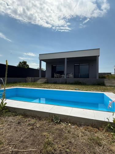 Mountain view modern house, pool and terrace – khách sạn tại Ashtarak