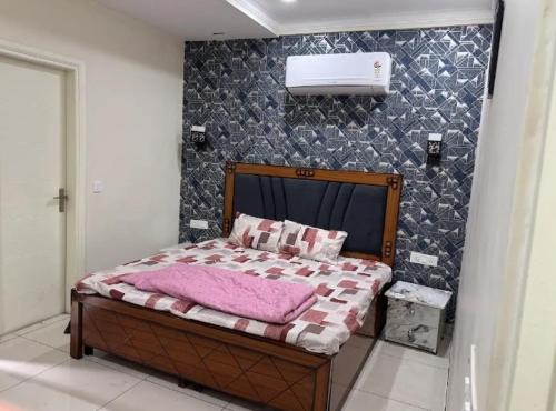 . Laxna guest house