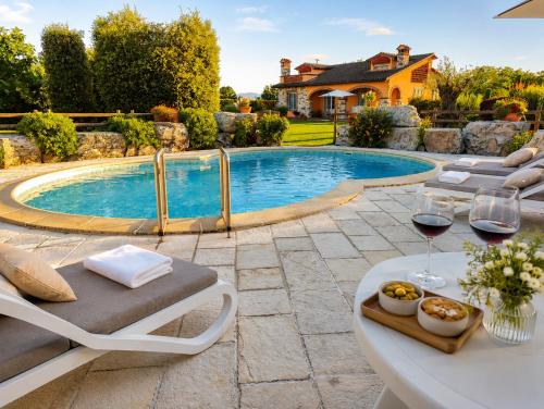 Tuscan Villa exclusive use of private pool A/C Wifi Villa Briciola - Lucca Tuscan Villa exclusive use of private pool A/C Wifi Villa Briciola - Lucca
