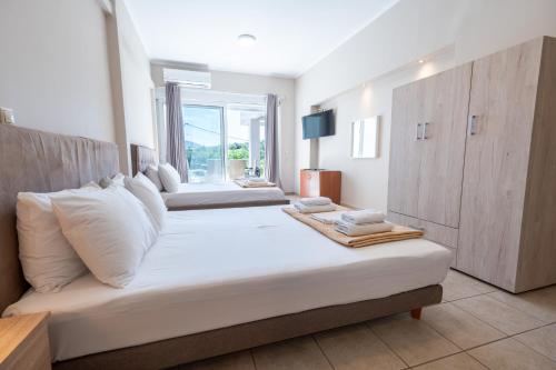 ALLAGIANNIS GROUP APARTMENTS - Tap to explore photos