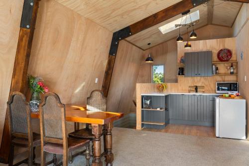 Tampilan eksterior, Roberts Retreat - Auckland Holiday Home in Cornwallis
