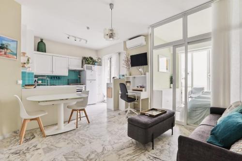 Cozy 1BR flat with balcony - 5 min to tram station in Mantega