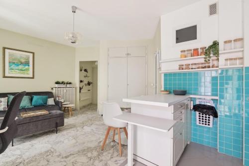 Cozy 1BR flat with balcony - 5 min to tram station in Mantega