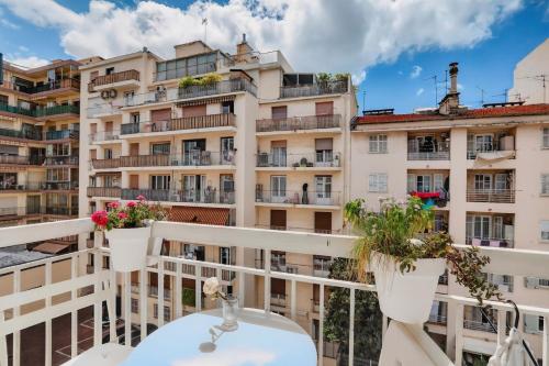 Cozy 1BR flat with balcony - 5 min to tram station in Mantega