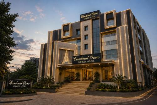 Hotel Cardinal Express Oxmo Delhi - with Free Airport Drop