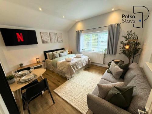 Stylish Cosy Cheshire Cottage by PolkaStays in 托夫特