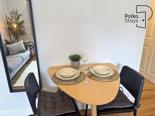 Stylish Cosy Cheshire Cottage by PolkaStays in 托夫特